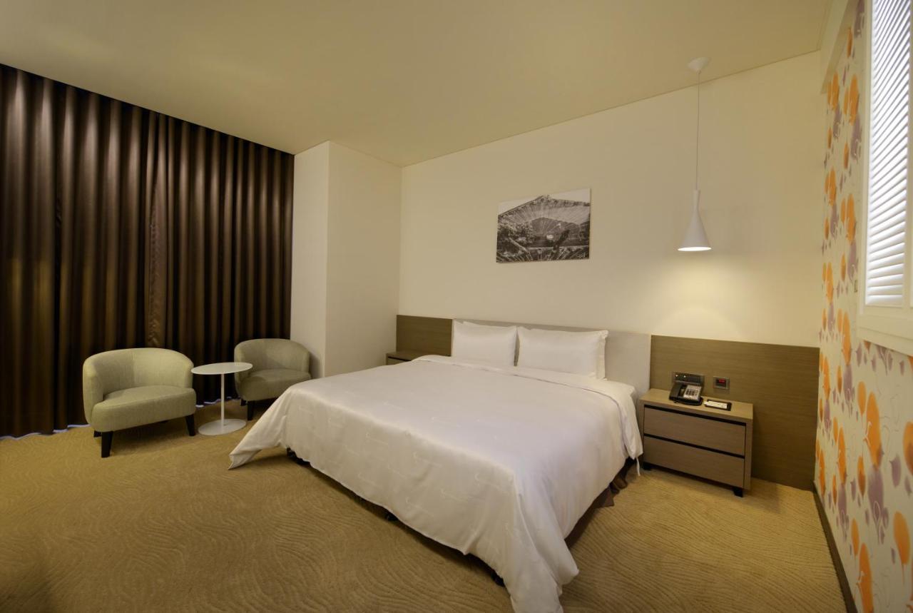 Golden Tulip Glory Fine Hotel Tainan Eksteriør billede